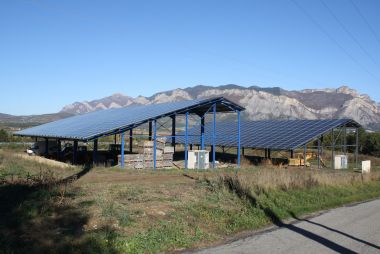 Hangar photovoltaïque en milieu agricole (Claret)
